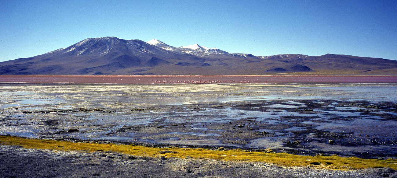 chi_6_22 colorada pano.jpg - Sud Lipez - lagunes laguna Colorada superposition de strates de couleurs